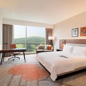 Gästezimmer mit Kingsize-Bett